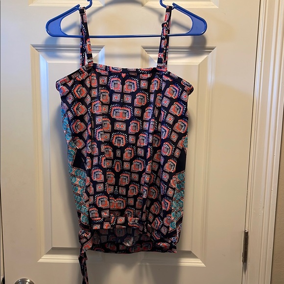 Multicolored Sleeveless Graphic Tank Top - Picture 6 of 6